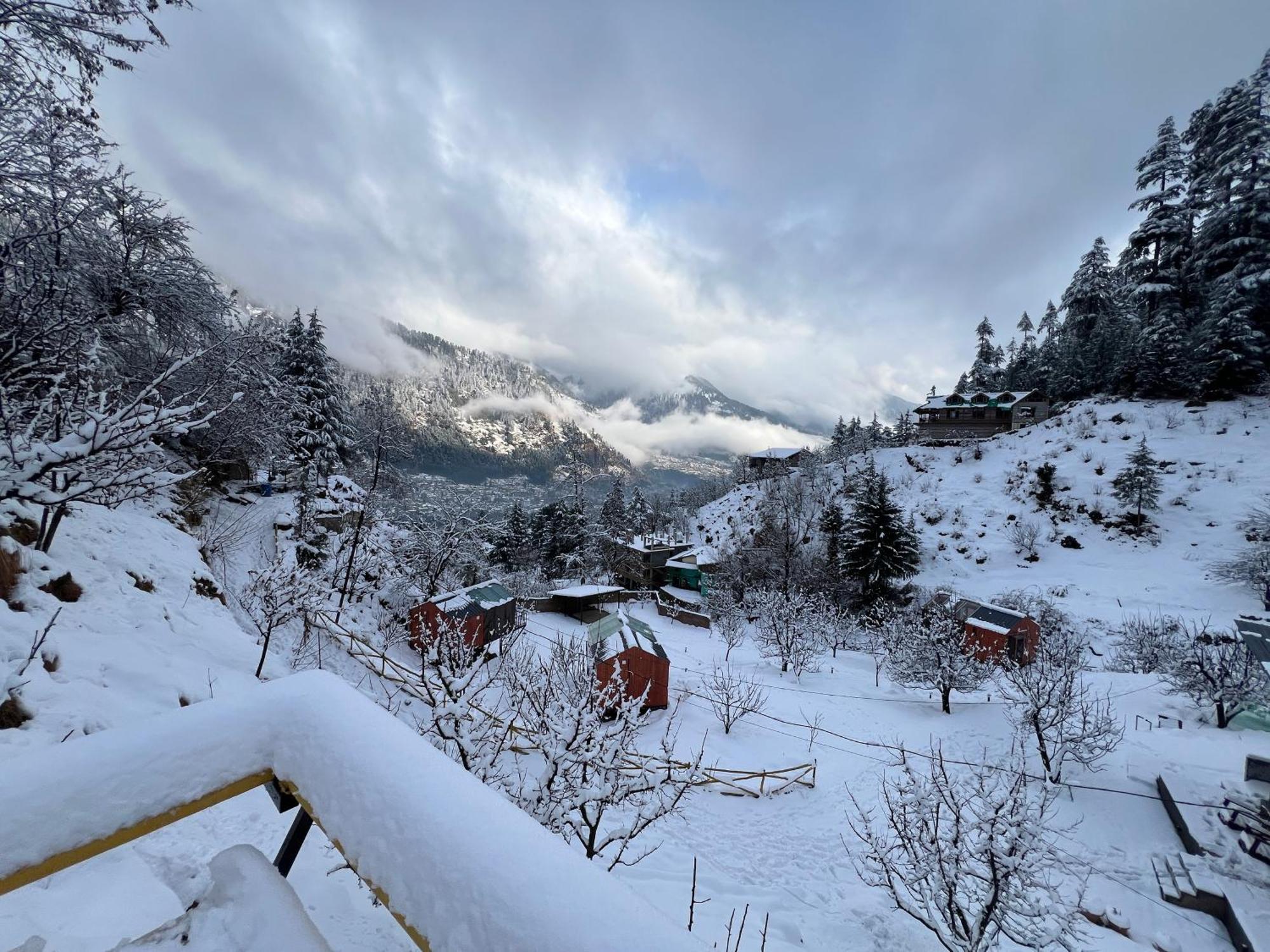 Resort Glass By Urban Monk- Unique Centrally Heated With Electric Blankets Manali (Himachal Pradesh)